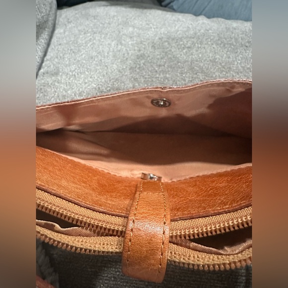 Wilsons Leather Pelle Studio Cognac Shoulder Bag - Picture 9 of 12